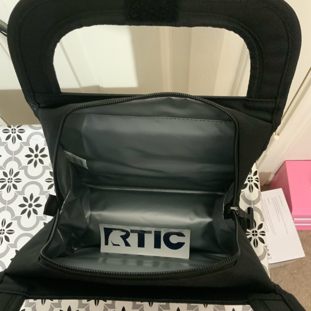 NWOT RTIC Black Insulated Lunch Bag - Picture 3 of 3